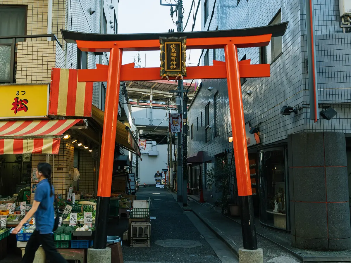 The shopping street on the approach to the shrine