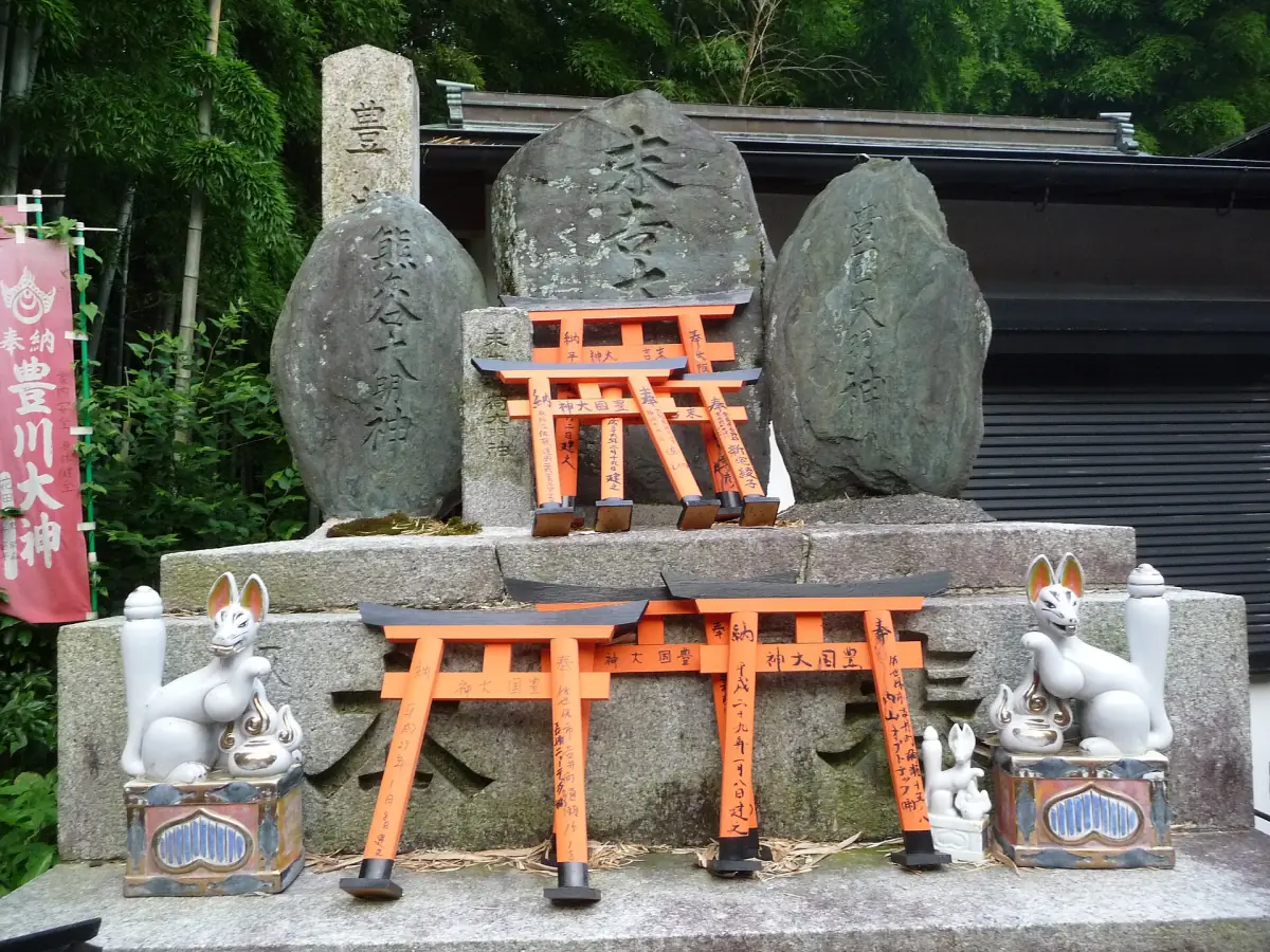 Fox statues guarding a small shrine